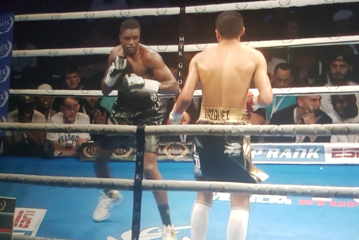 Ohara Davies outpoints Miguel Vazquez but appears to feel he lost; York Hall report and results