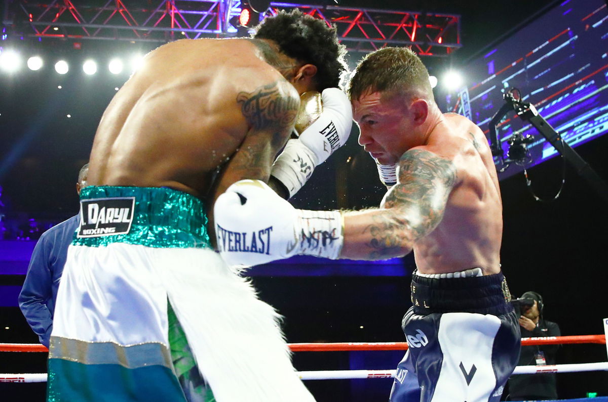 Carl Frampton (right) vs Tyler McCreary (Mikey Williams/Top Rank)