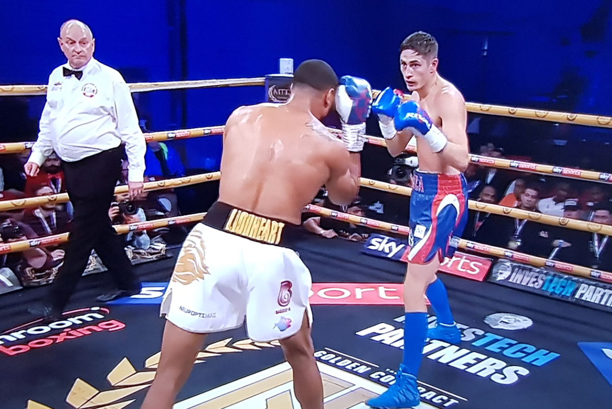 Favourite Hosea Burton starts explosively against Bob Ajisafe; MTK Golden Contract light-heavyweight report (pt 1)
