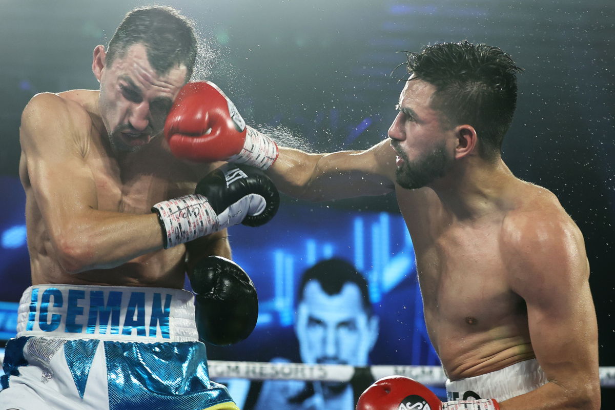 Jose Ramirez vs Viktor Postol action (Mikey Williams/Top Rank)