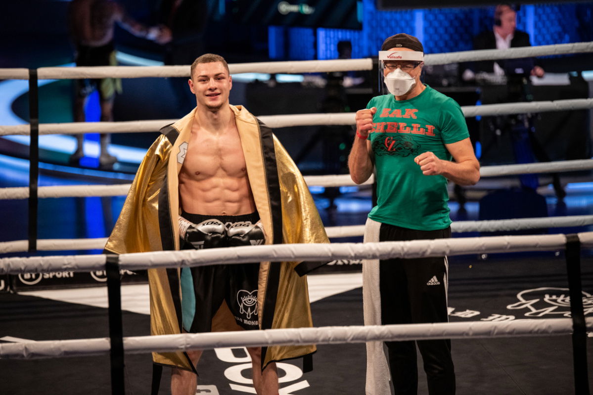 Zak Chelli (with his father) wins Boxxer and gets the Golden Robe