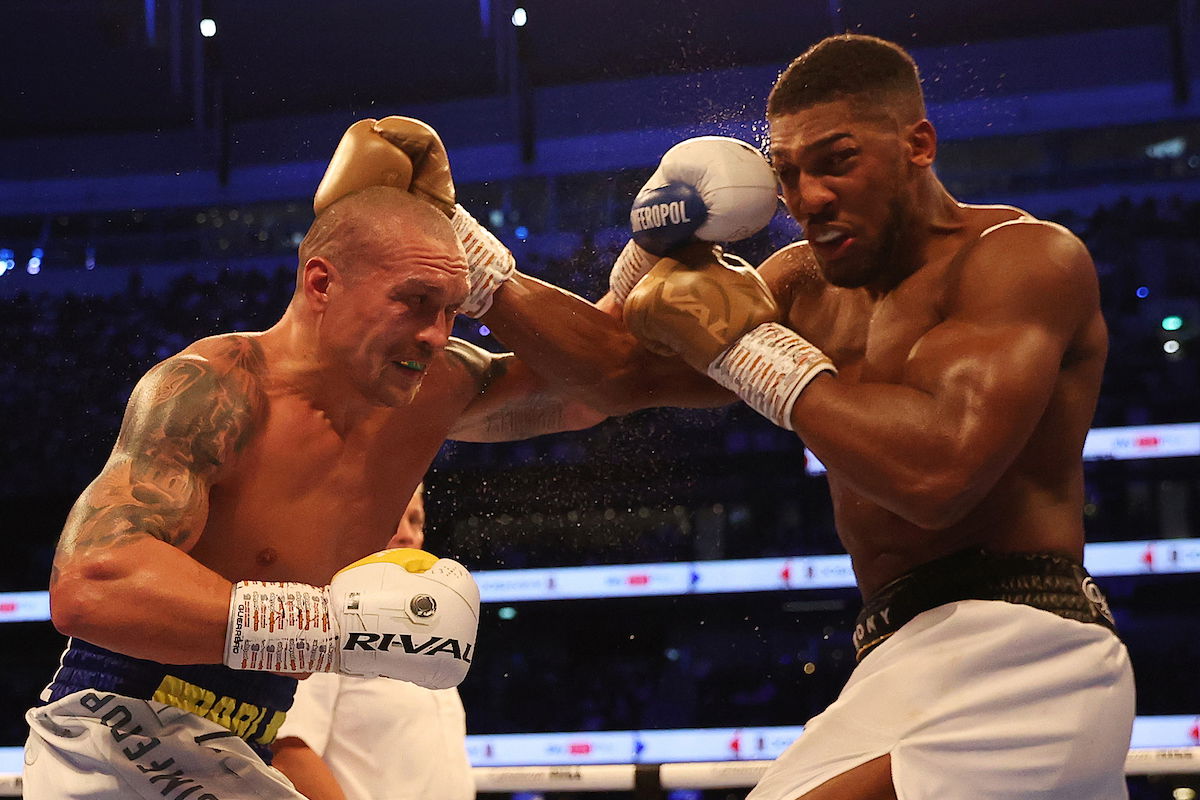 Oleksandr Usyk nearly stops Anthony Joshua, takes the unified world titles by decision