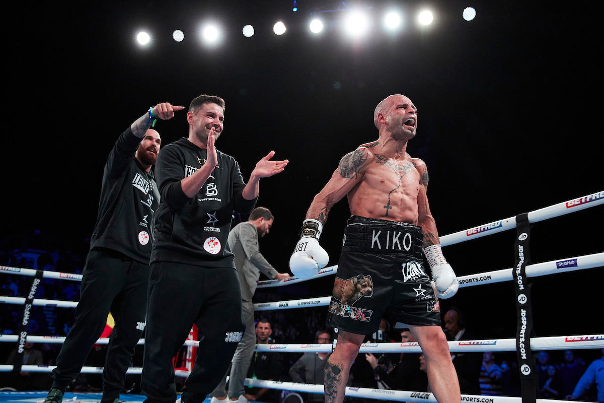 Kiko Martinez shocks Kid Galahad, proves hanging around beats hanging them up