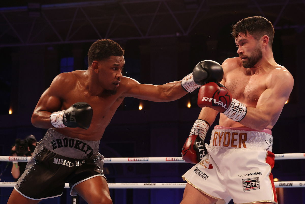 Daniel Jacobs vs John Ryder action (Mark Robinson/Matchroom)